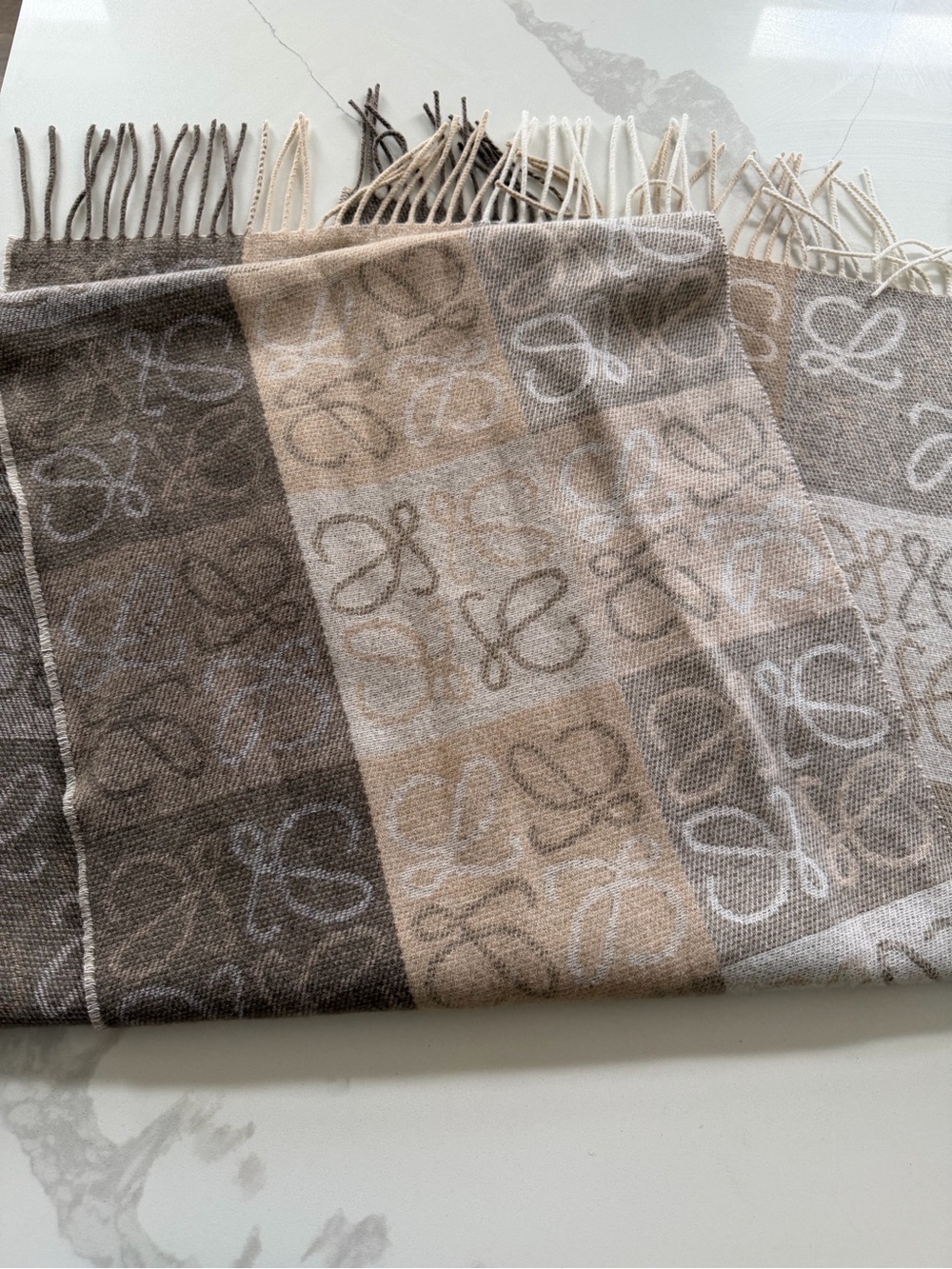 Loewe checkerboard scarf Stall white beige - Picture 2 of 4